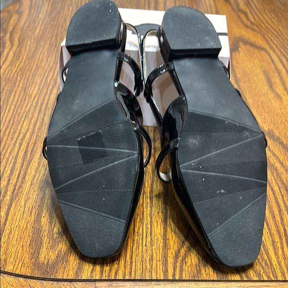 Elegant Black Slingback Flats - Picture 4 of 4